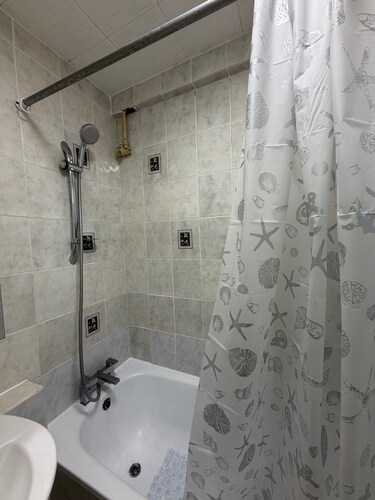 Apartment Sleeps 6 - Wifi & Free Parking