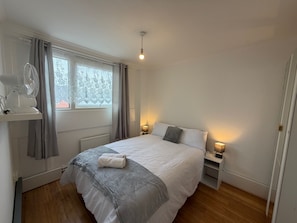 3 chambres, fer et planche Ă repasser, Wi-Fi gratuit, draps fournis