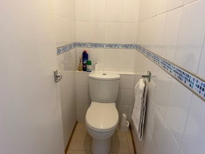Ensemble douche/baignoire, baignoire relaxante profonde, sĂšche-cheveux