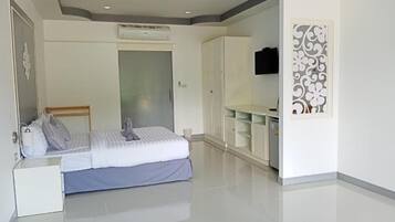 Deluxe Double Room, Balcony, Garden View | Free WiFi