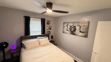 1 bedroom, desk, WiFi, bed sheets