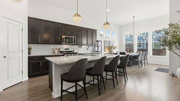 House, Multiple Beds, Fireplace, Garden View (The Wandering Key) | Private kitchen