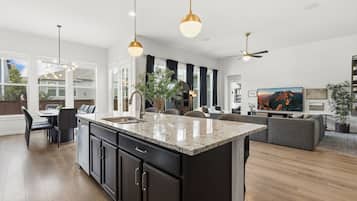 House, Multiple Beds, Fireplace, Garden View (The Wandering Key) | Interior