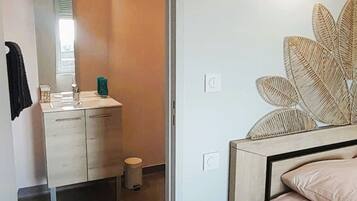 2 quartos, ferros/tábuas de passar roupa, Wi-Fi de cortesia