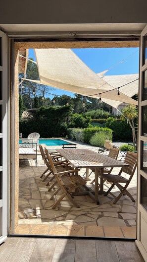 Outdoor dining - Vrbo Property (Valbonne)