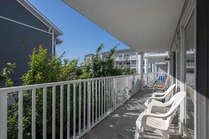 Property grounds - Downtown Ocean City Convenience Near the Boardwalk with a Pool (Ocean City)