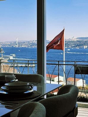 Outdoor dining - Sapphire Deluxe • Central Bosphorus View Flat (Beyoglu)