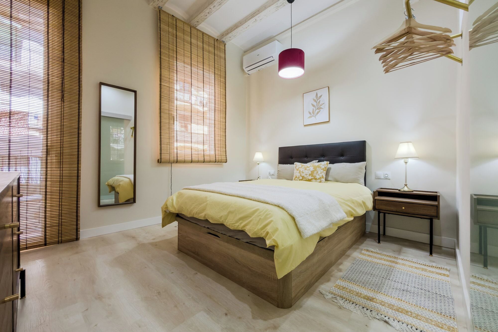 Iron/ironing board, Internet, bed sheets
