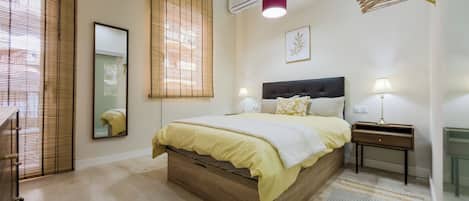 Iron/ironing board, Internet, bed sheets