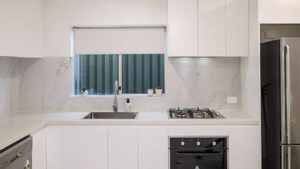 Private kitchen - affordable modern getaway with parks/cafe nearby (WOODPARK)