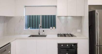 affordable modern getaway with parks/cafe nearby