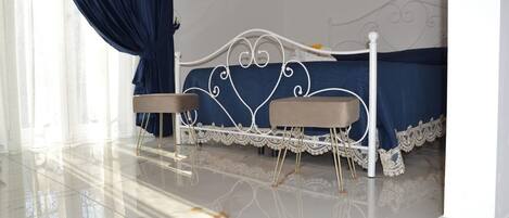 Iron/ironing board, internet, bed sheets