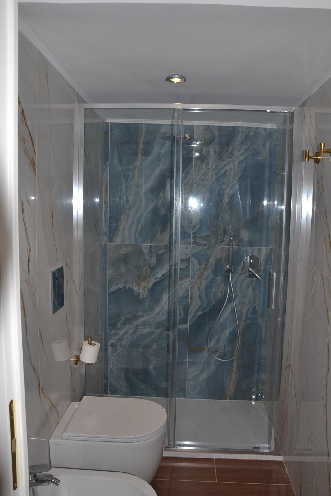 Doccia, asciugacapelli, bidet, asciugamani
