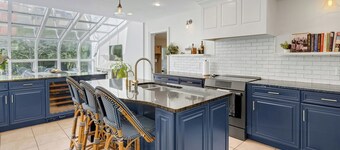 Family home with pool overlooking the Long Island Sound! Easy commute to NYC