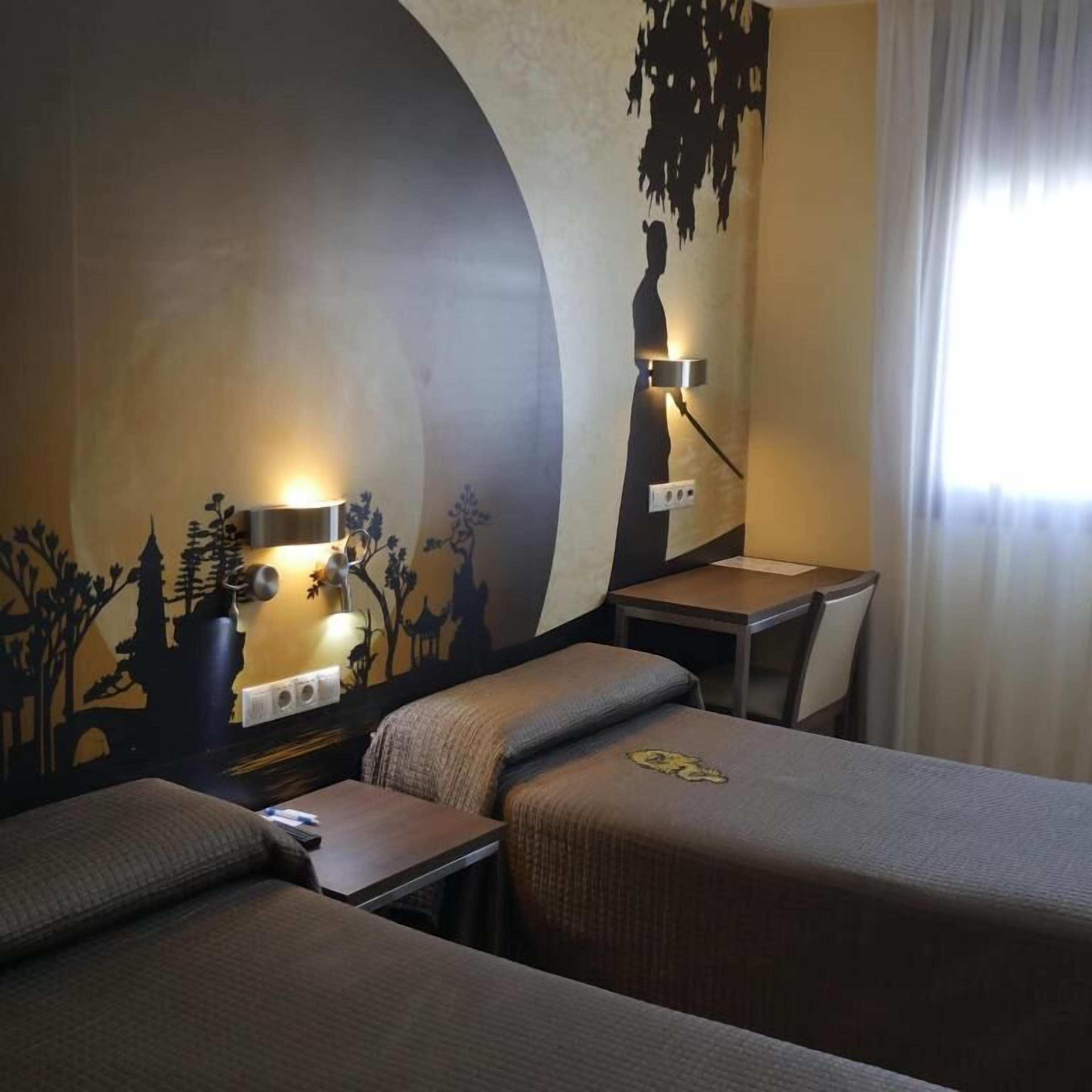 Standard Twin Room | In-room safe, iron/ironing board, free WiFi