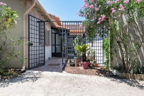 Exterior - FAMILY HOME IN 6,000 M2 FOREST PARK SWIMMING POOL 4BEDROOM 3BATHROOM (Allauch)