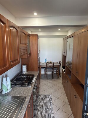 Private kitchen - Vrbo Property (Frizzone)
