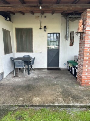 Outdoor dining - Vrbo Property (Frizzone)