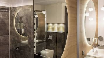 Apartemen Keluarga, 2 kamar tidur, AC, pemandangan kota | Kamar mandi | Perlengkapan mandi gratis, pengering rambut, handuk, dan sabun