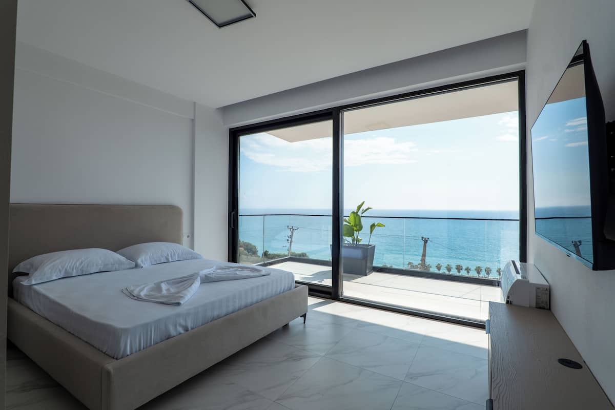 Superior Suite, Balcony | Free WiFi