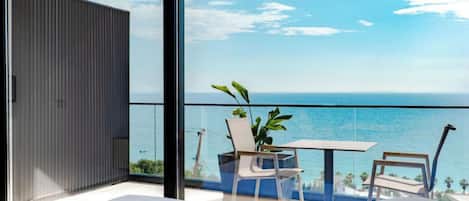 Superior Suite, Balcony | Soundproofing, free WiFi, bed sheets