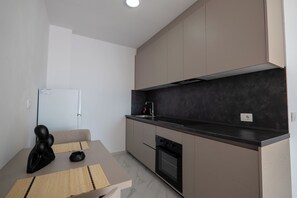 スイート バルコニー シービュー | 専用キッチン | 冷蔵庫、オーブン、コンロ