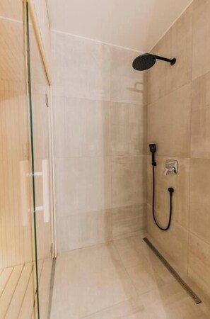 Shower, hair dryer, towels - Villa Antico 1934 (Seget Donji)