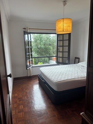 Room - Charming 3-bedroom house in Cascais perfect for your getaway (Cascais)