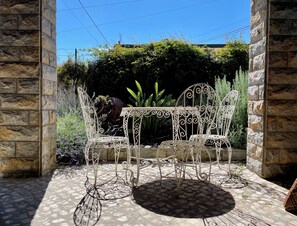 Outdoor dining - Charming 3-bedroom house in Cascais perfect for your getaway (Cascais)