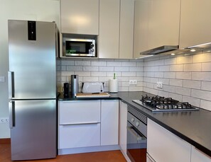 Private kitchen - Charming 3-bedroom house in Cascais perfect for your getaway (Cascais)