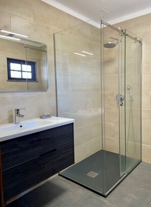 Bathroom - Charming 3-bedroom house in Cascais perfect for your getaway (Cascais)