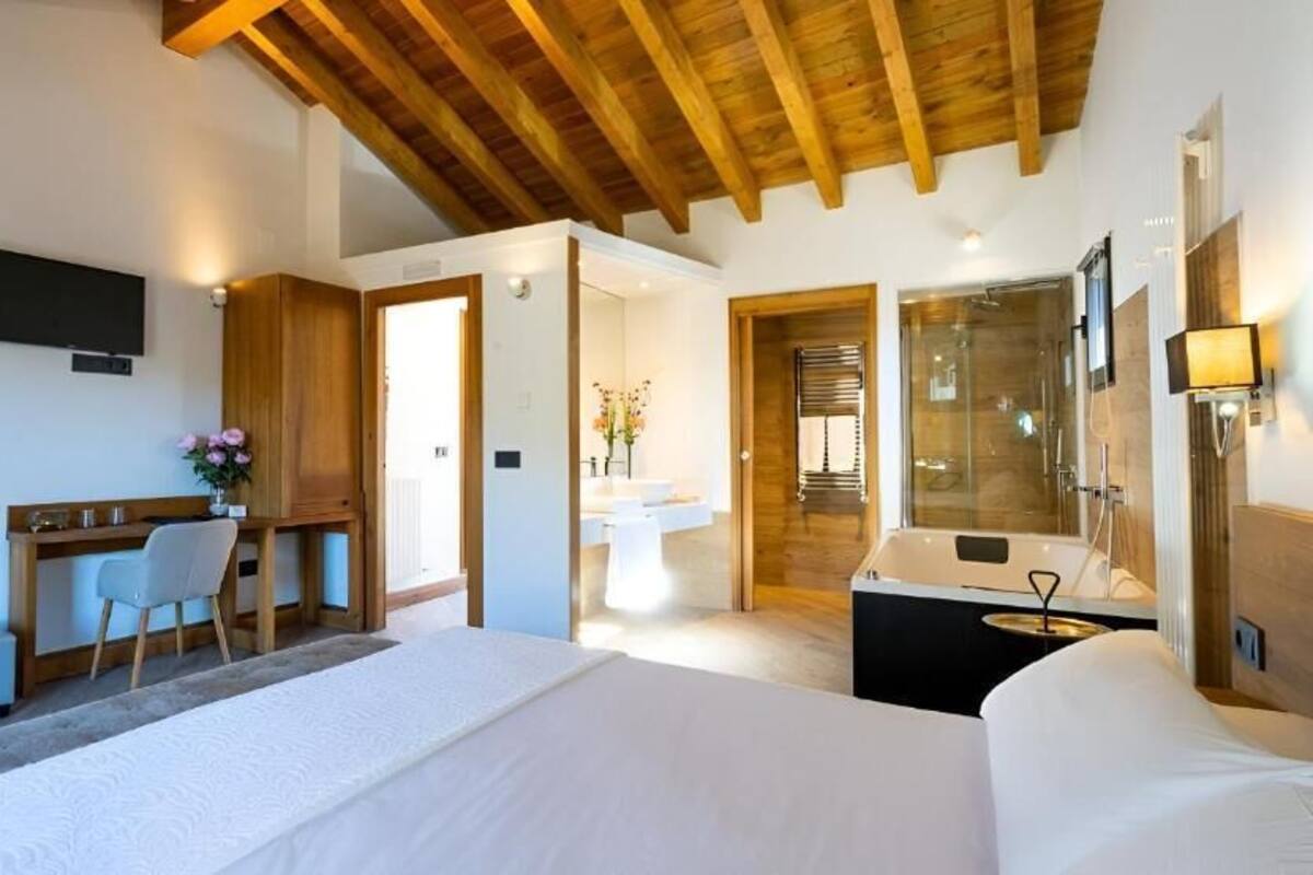 Panoramic Suite, River View | Free WiFi, wheelchair access