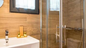 Superior Double Room, 1 King Bed, Terrace, River View | Bathroom | Shower, rainfall showerhead, free toiletries, hair dryer