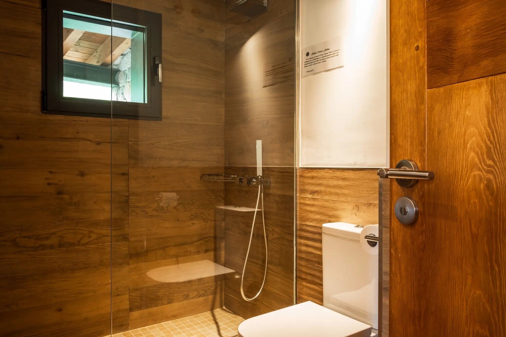 Junior Suite, 1 King Bed, River View | Bathroom | Shower, rainfall showerhead, free toiletries, hair dryer