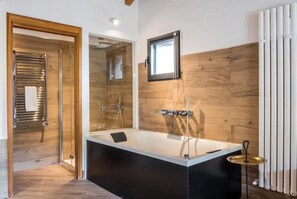 Suite Panorama, pemandangan sungai | Kamar mandi