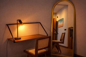 ห้องดีลักซ์ดับเบิล, ระเบียง, วิวสวน | ภายใน