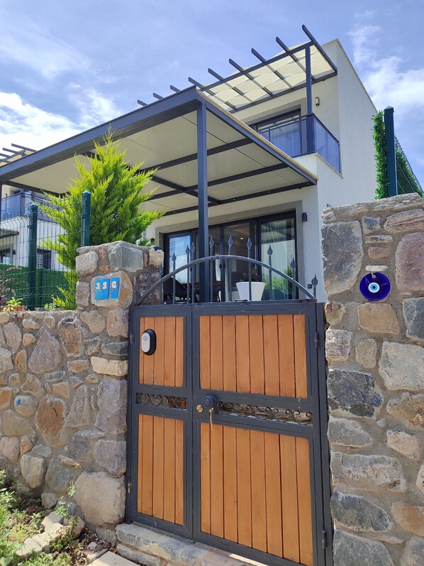 Exterior detail - Tranquil 2-bedroom house with AC in enjoyable Bodrum Akyarlar (BODRUM)