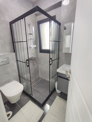 Hårtørrer, håndklæder, Sæbe, Toiletpapir