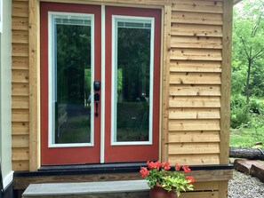 Exterior detail - Cozy 1-bedroom cottage in enjoyable Tracy City with AC nestled in the woods, (Tracy City)