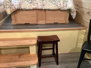 Interior - Cozy 1-bedroom cottage in enjoyable Tracy City with AC nestled in the woods, (Tracy City)