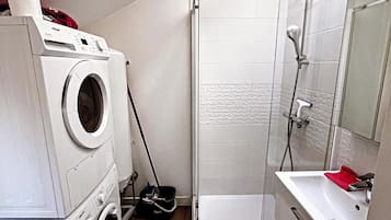 Shower, towels, toilet paper