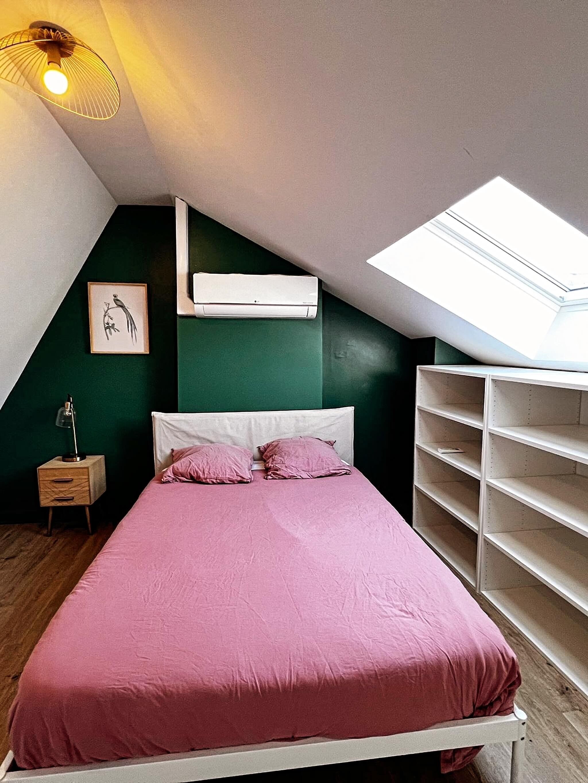 WiFi, bed sheets