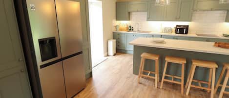 Dishwasher, cookware/dishes/utensils
