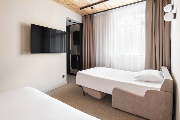 Triple Room | In-room safe, laptop workspace, blackout drapes, WiFi (free) - Origin Prague (Prague)