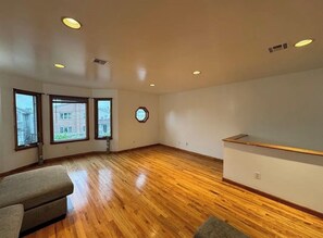 Unclassified image, 5 of 6, button - 3BR / 2Bath - 15 mins to NYC, Parking & Laundry (Bayonne)