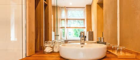 Shower, hair dryer, towels, toilet paper