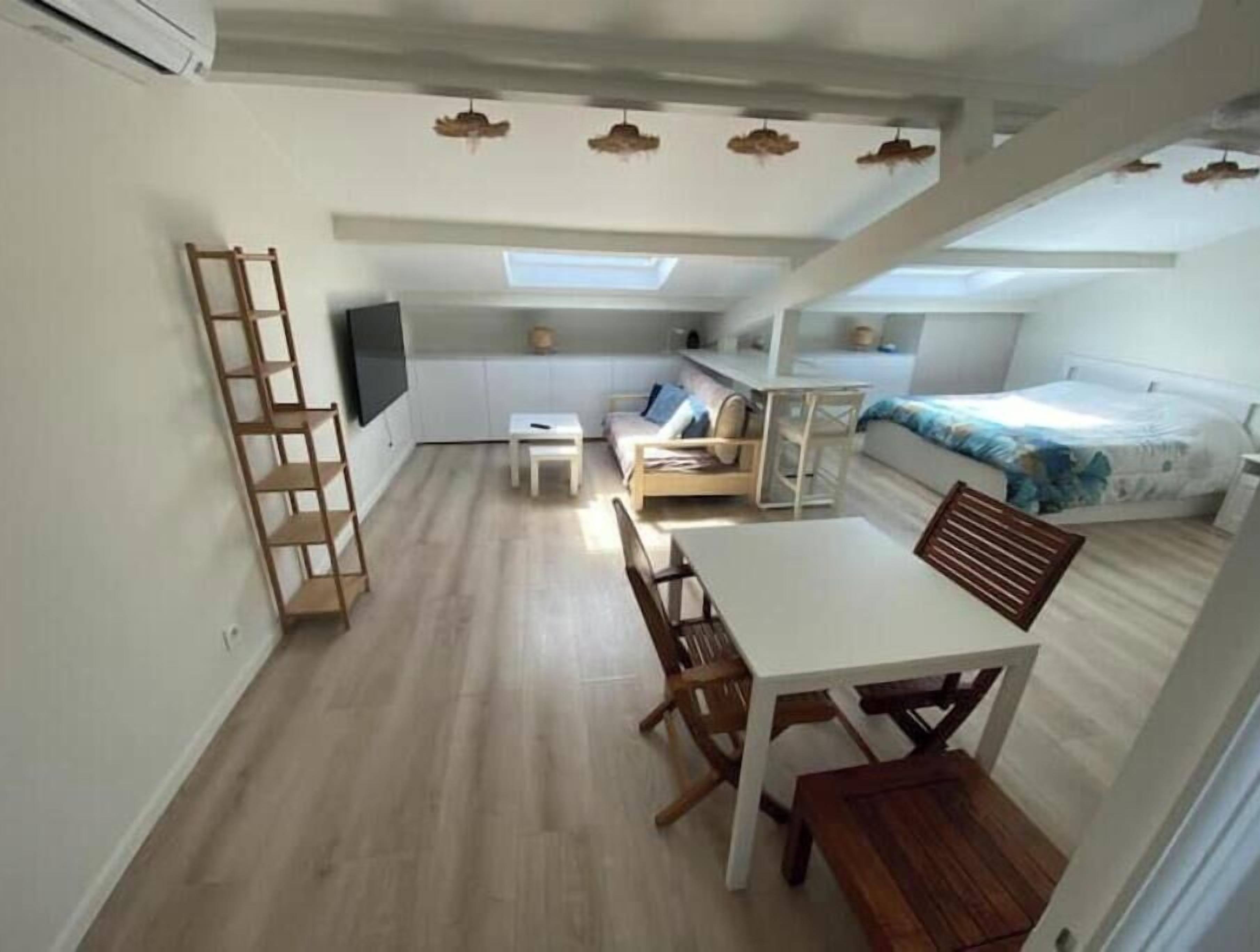 1 chambre, bureau, fer et planche à repasser, Wi-Fi gratuit