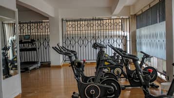 Apartemen Comfort, balkon, pemandangan kota | Fasilitas kebugaran