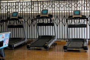 Appartement Confort, balcon, vue ville | Salle de remise en forme