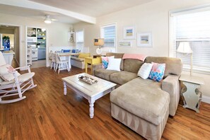 Townhome, 1 King Bed with Sofa bed, Fireplace, Garden View (Charming Beach Bungalow) | Living area